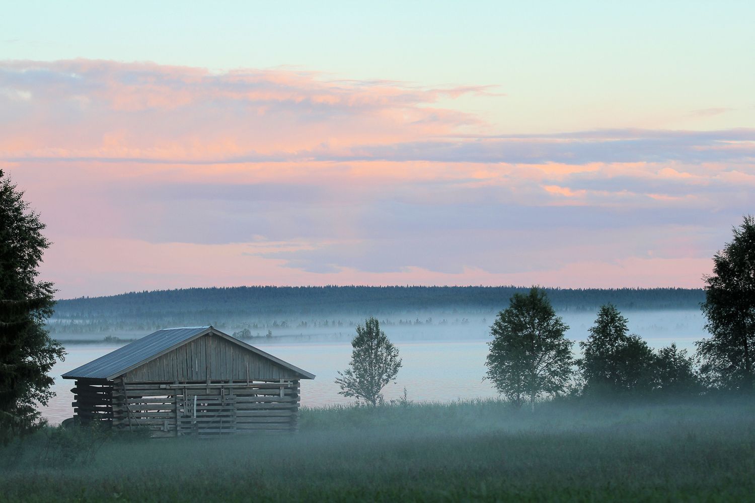 Neblina en el pueblo de Sodankylä