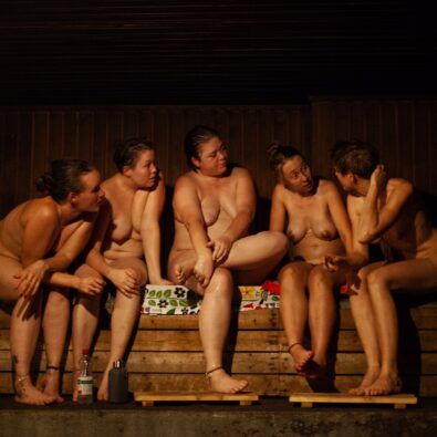 Mujeres en la sauna finlandesa