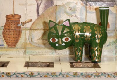 gato verde de cerámica