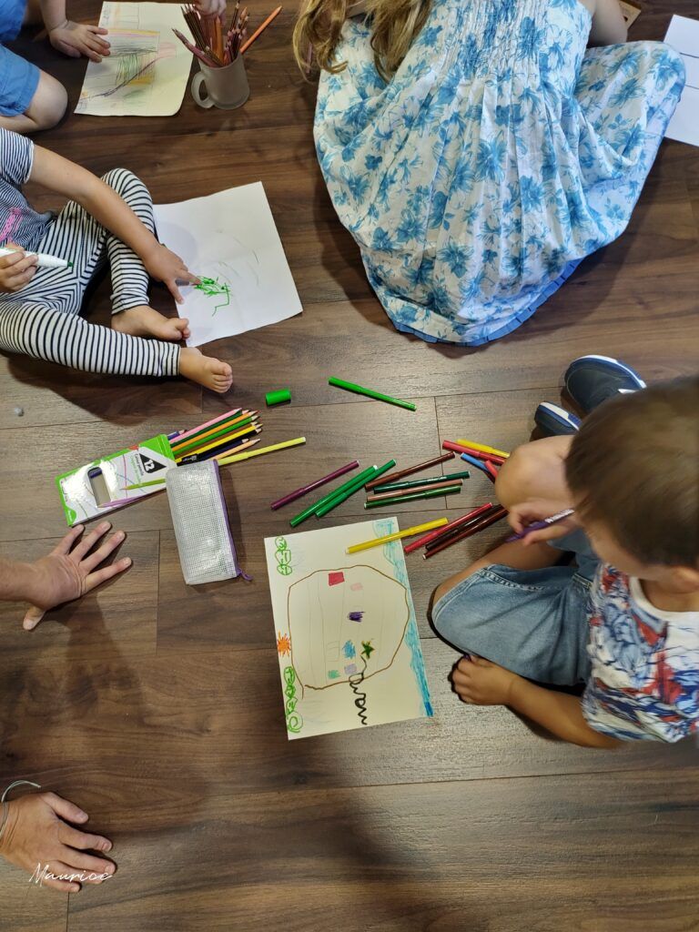 niños dibujando