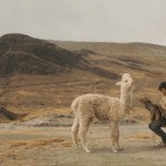 Escena de una película, un niño y una llama