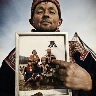 retrato de sami mostrando a su familia