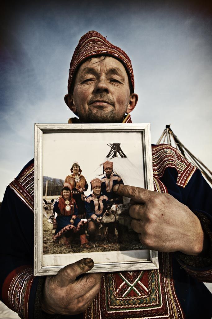 retrato de sami mostrando a su familia