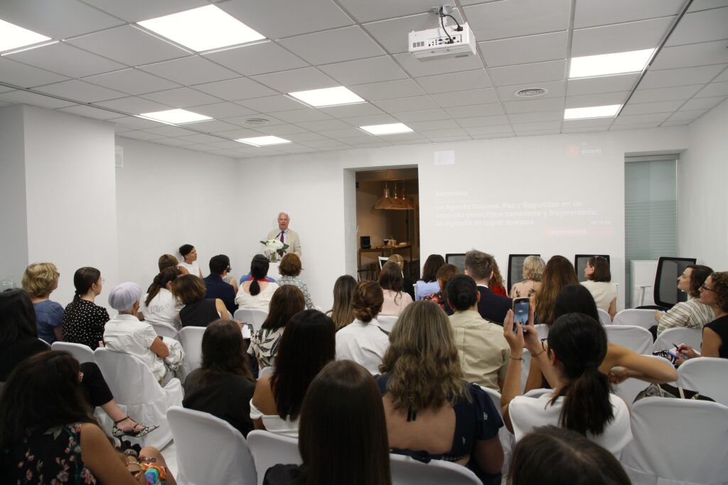 seminario con  gente