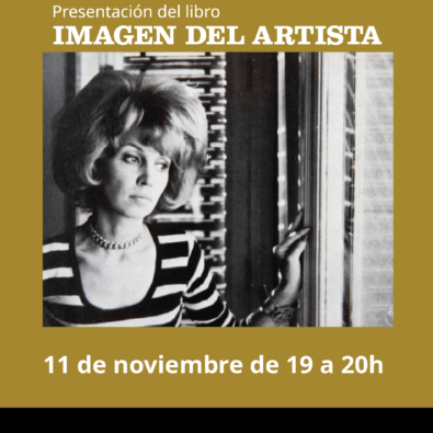 Totte Mannes mira por una ventana.